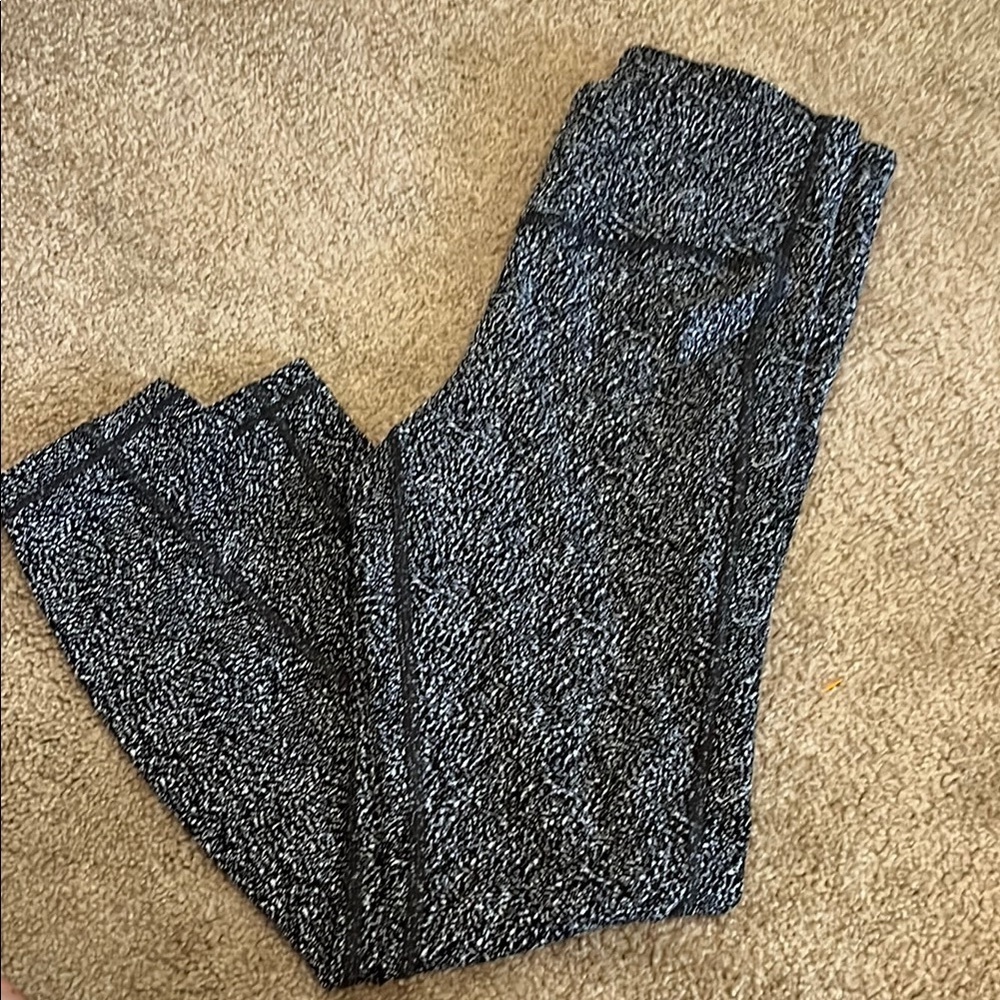 Athleta Black and White ultimate stash textured 7/8 tights size S